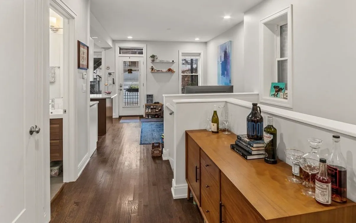 3 bed, 1250 sqft, $3,250 — Photo 2