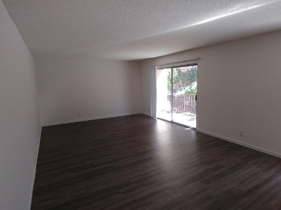 4th image of 1905 De La Vina St APT 6