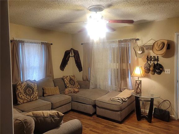 4th image of 805 E Robert S Kerr Blvd