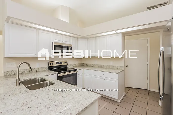 8000 Glenridge Loop W — Photo 3