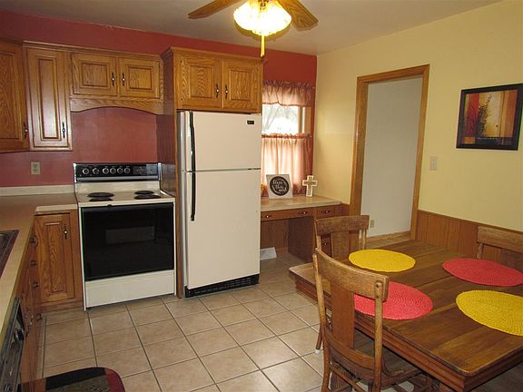5th image of 1422 W 4th St
