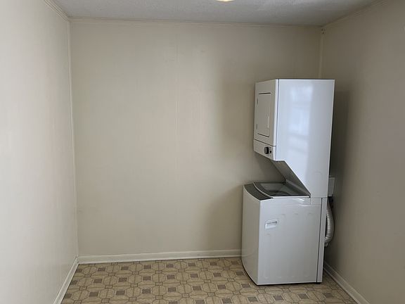 3rd image of 216 Wedgewood St #1