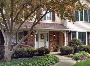 10S479 Curtis Ln, Naperville, IL 60564