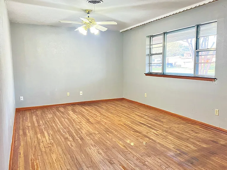 2913 Sheridan Dr — Photo 9