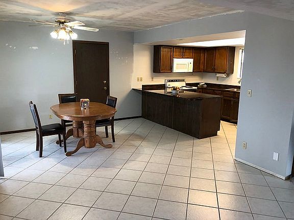 4th image of 573 Knobhill Dr