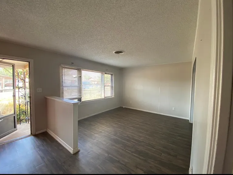 407 Terrace Cir — Photo 11