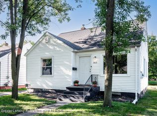 563 E Greenlawn Ave, Lansing, MI 48910