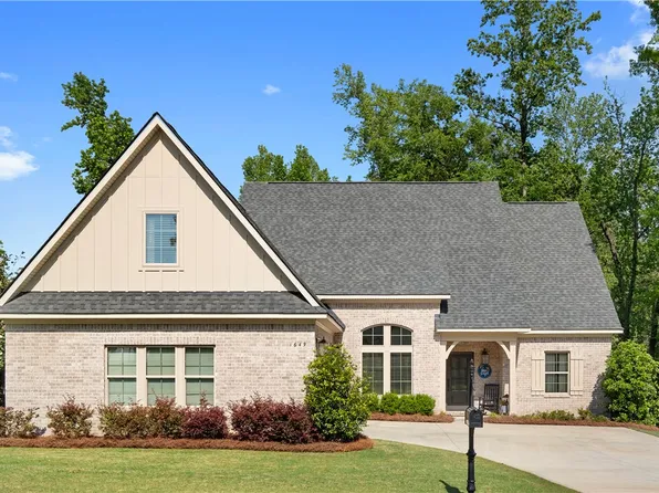 1649 Lois Ln, Auburn, AL 36832