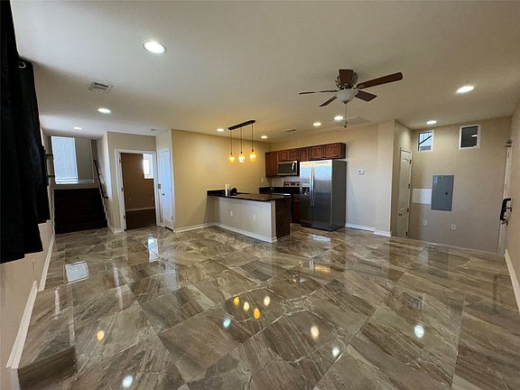 3rd image of 923 College Ave #205