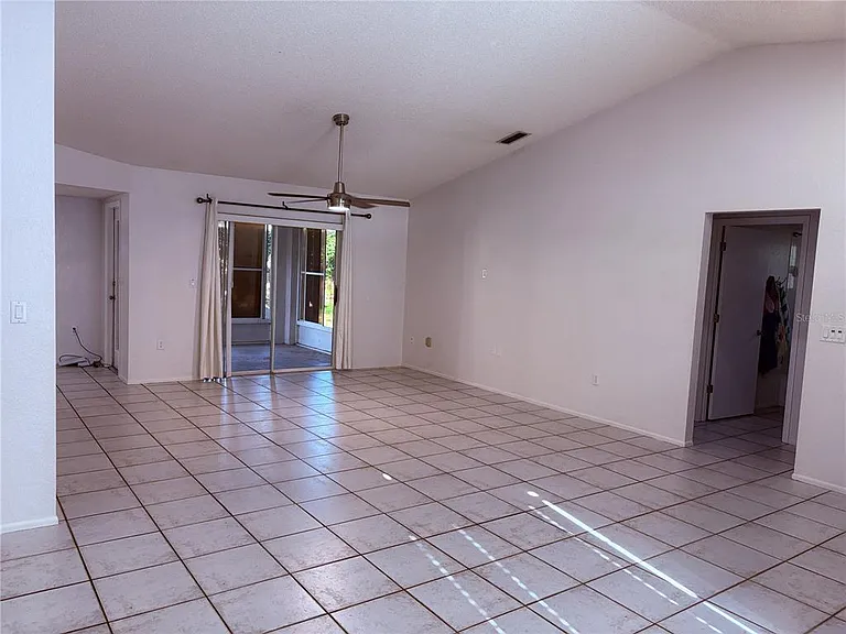 7330 Fairwood Ave — Photo 7