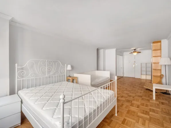 301 East 64th Street image 2 of 4