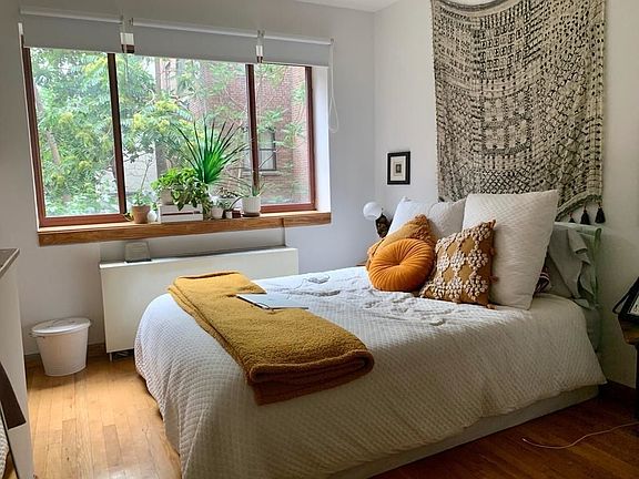 2nd image of 25 Avenue C #1R