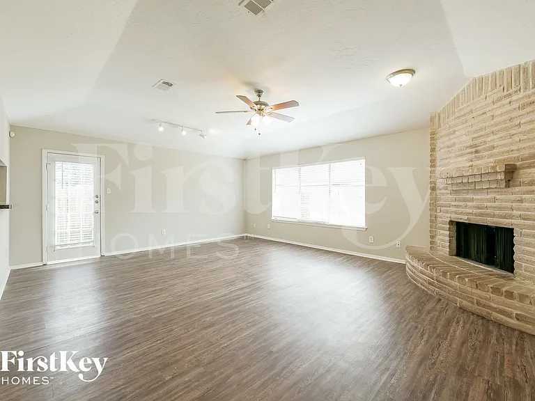 22219 Oakhill Gate Dr — Photo 3
