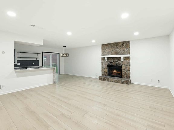 3rd image of 1487 Springwood Dr SE #A1