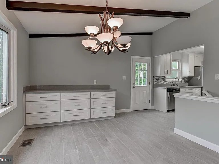 12702 N Point Ln — Photo 3