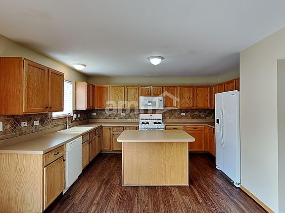 4th image of 2811 Twin Falls Dr