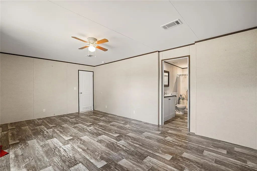 5 bed, 3.0 bath, 2052 sqft, $2,400 — Photo 4