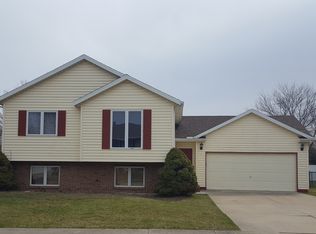 5 Knottingham Ct, Bloomington, IL