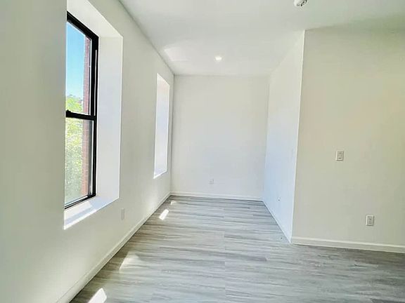5th image of 25 Somers St Floor 2