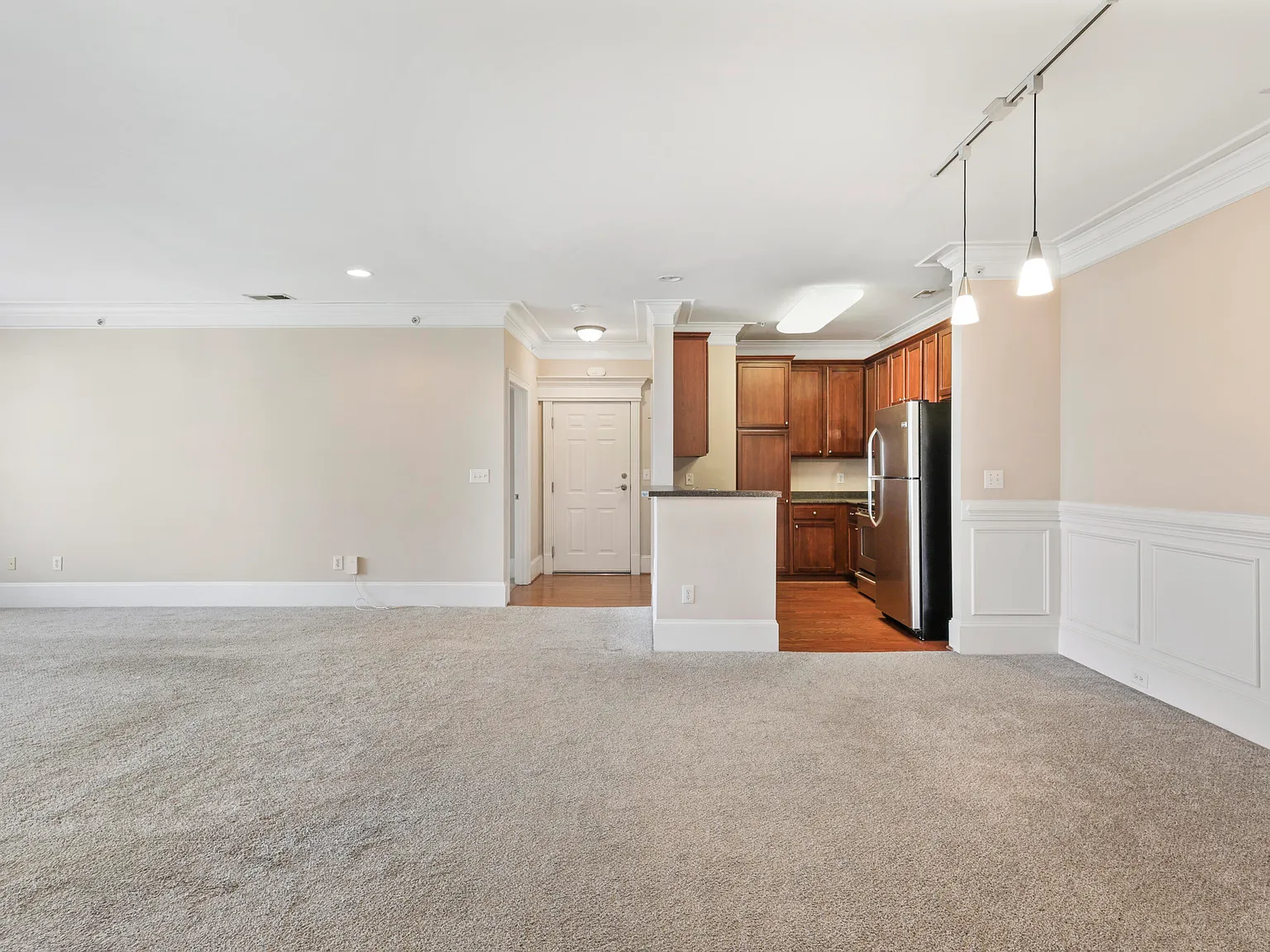 2 bed, 2.0 bath, 1438 sqft, $1,595 — Photo 4