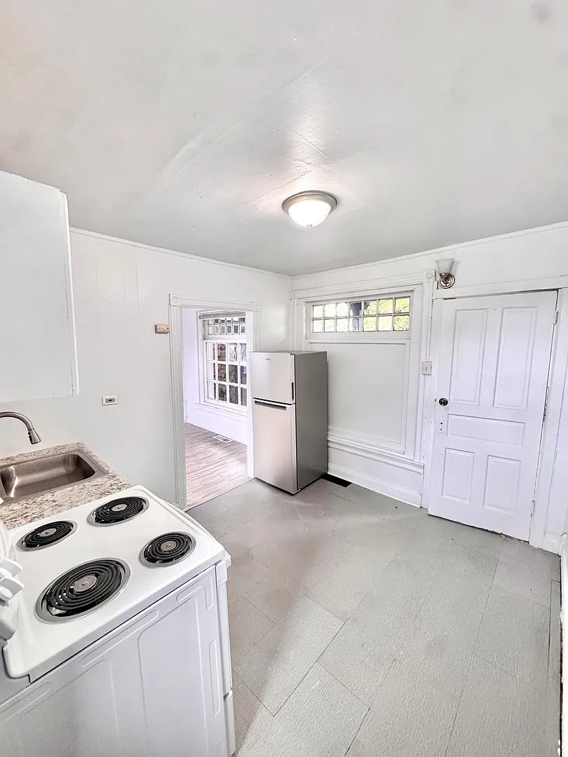 1411 W Liberty Street — Photo 4