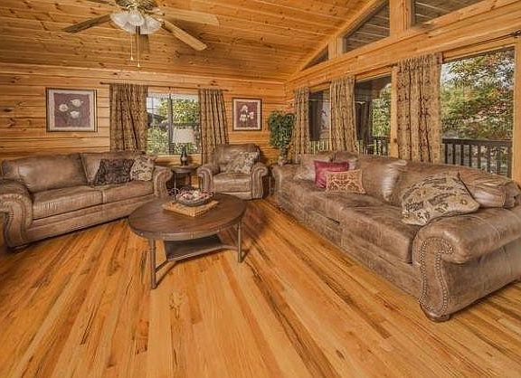 2nd image of 1604 Kissing Way