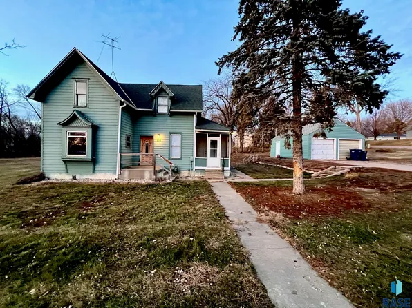 301 2nd St, Baltic, SD 57003