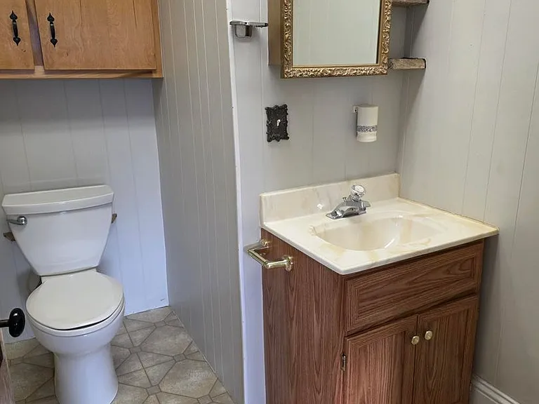 200 E Walnut St — Photo 5