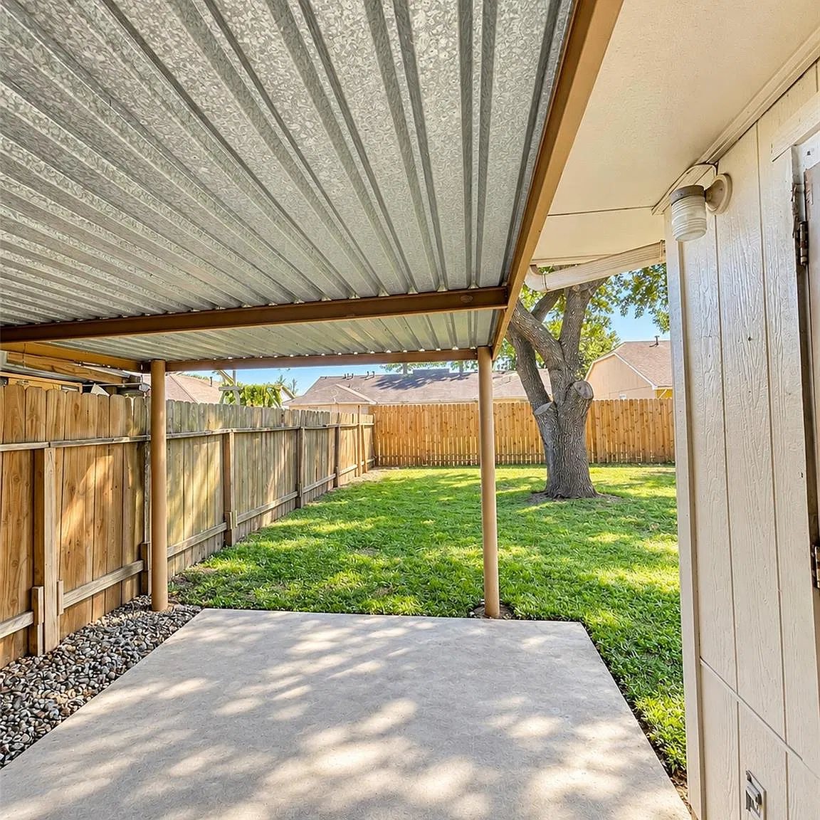 2 bed, 2.0 bath, 1141 sqft, $1,200 — Photo 3