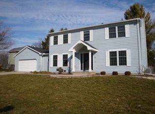 4 Harbor Pointe Cir, Bloomington, IL