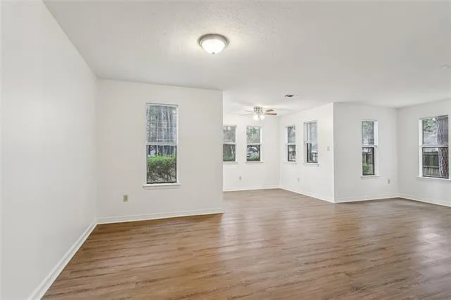 304 Teal Ct — Photo 7