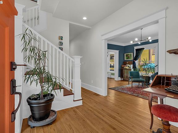5th image of 2237 NE Clackamas St