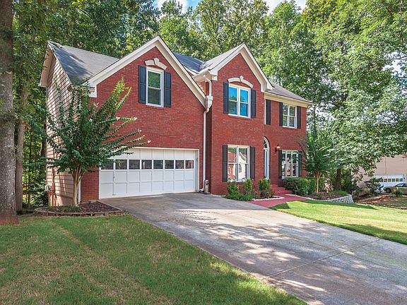 3rd image of 732 Henderson Ct
