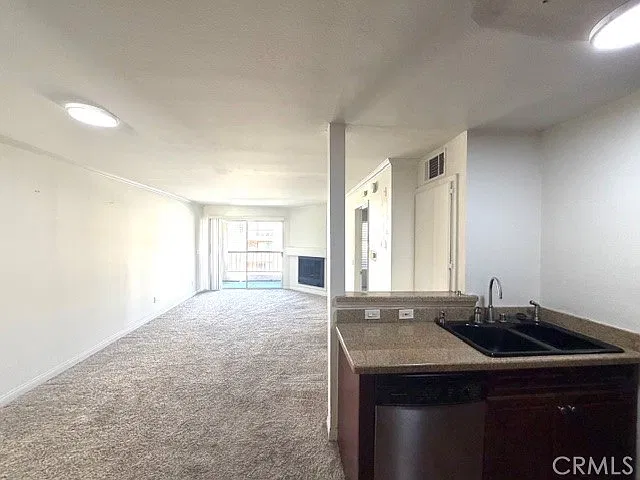 1 bed, 690 sqft, $2,150 — Photo 2