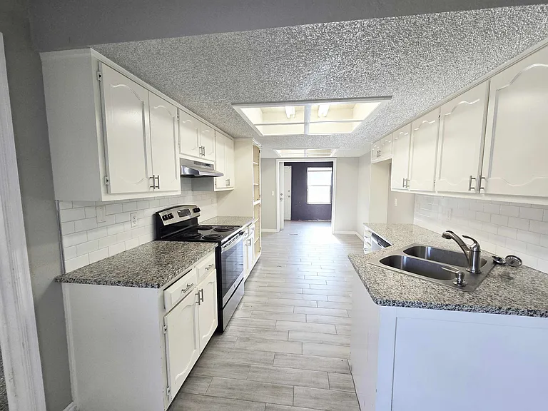 217 Cypress Dr — Photo 7