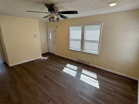 4th image of 406 Plaza Ave