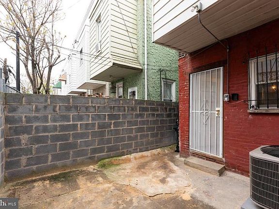 5th image of 2050 S Beechwood St