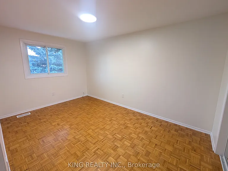 37 Vanier Pl — Photo 11