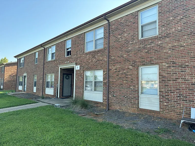Cedar Hill Apartments — Photo 3