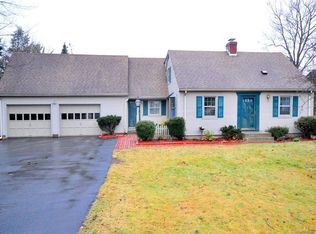 17 Maple Ridge Dr, Farmington, CT 06032