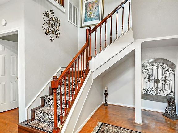 4th image of 1208 Harbortown Dr