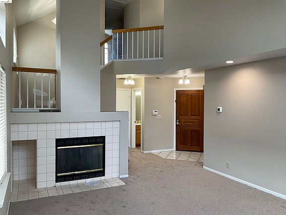 4th image of 1020 Bellflower St