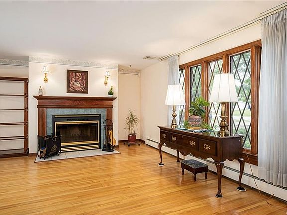 3rd image of 103 Brooklane Dr