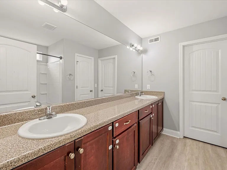 102 Old Mill Rd — Photo 20
