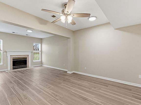 3rd image of 658 Huffine Manor Cir