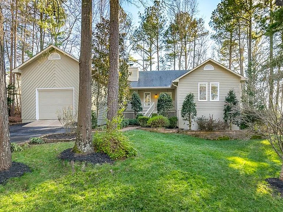 Welcome home to this contemporary charmer! Step inside and see all this beaut has to offer!