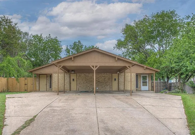 5022 Donnelly Ave — Photo 1