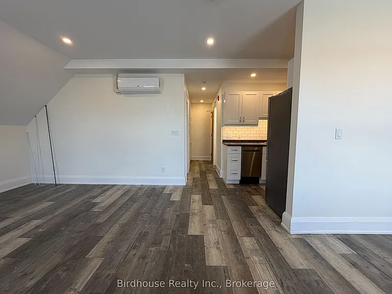 19 Cambridge St S #1 — Photo 5