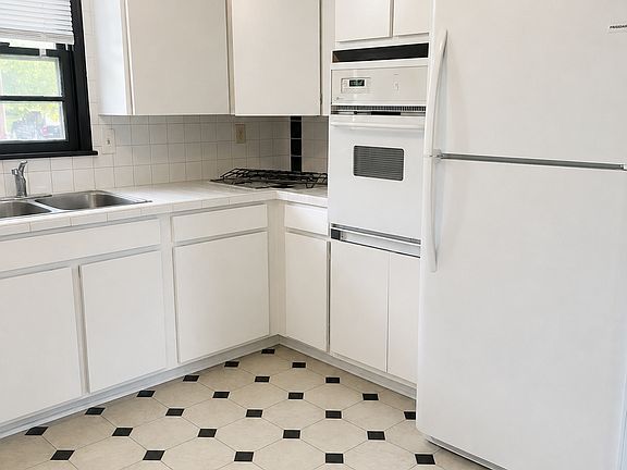 2nd image of 4902 Ruggles St