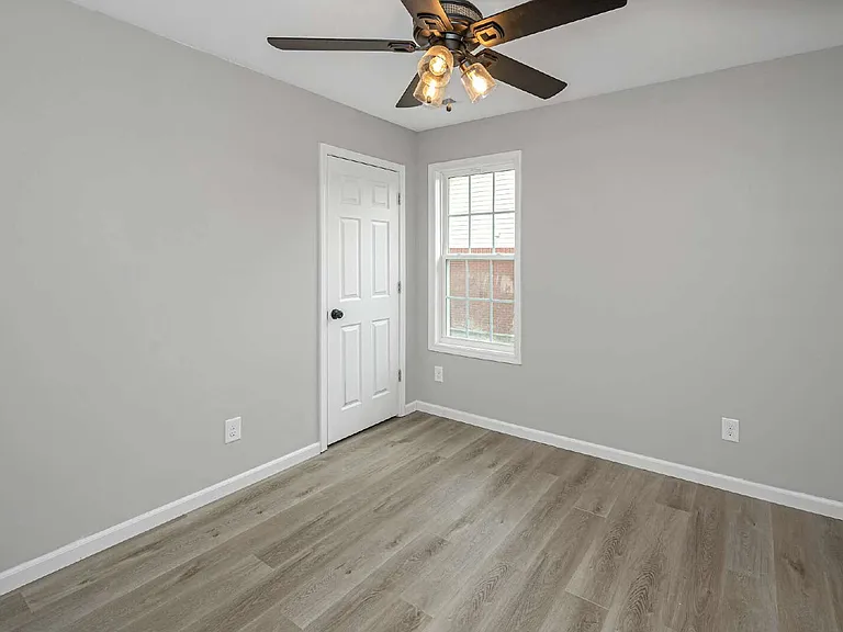 85 Smith Glen Dr — Photo 4